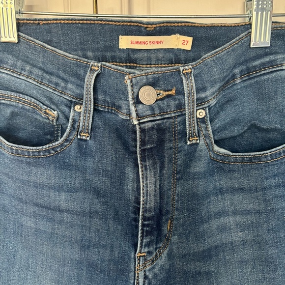 Levi’s Slimming Skinny Jeans - Picture 3 of 3